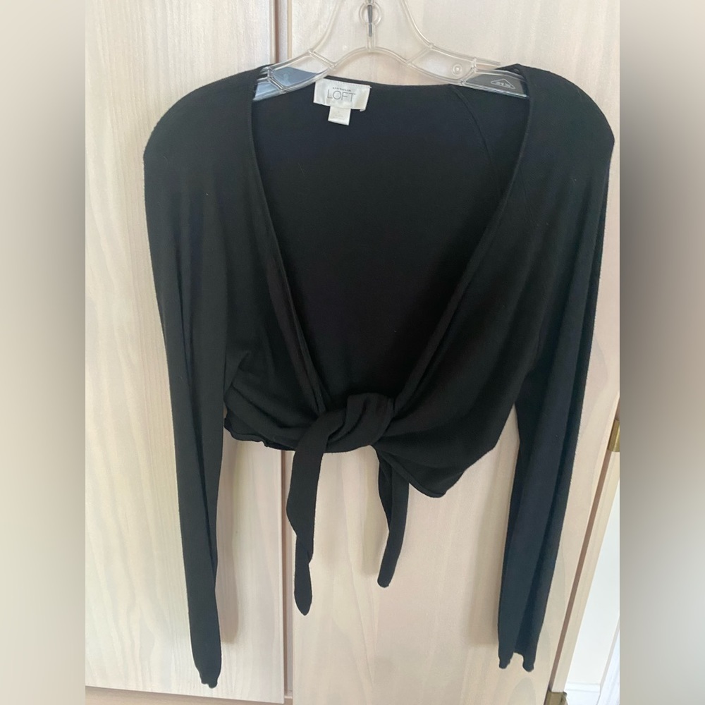 Cute black cropped sweater